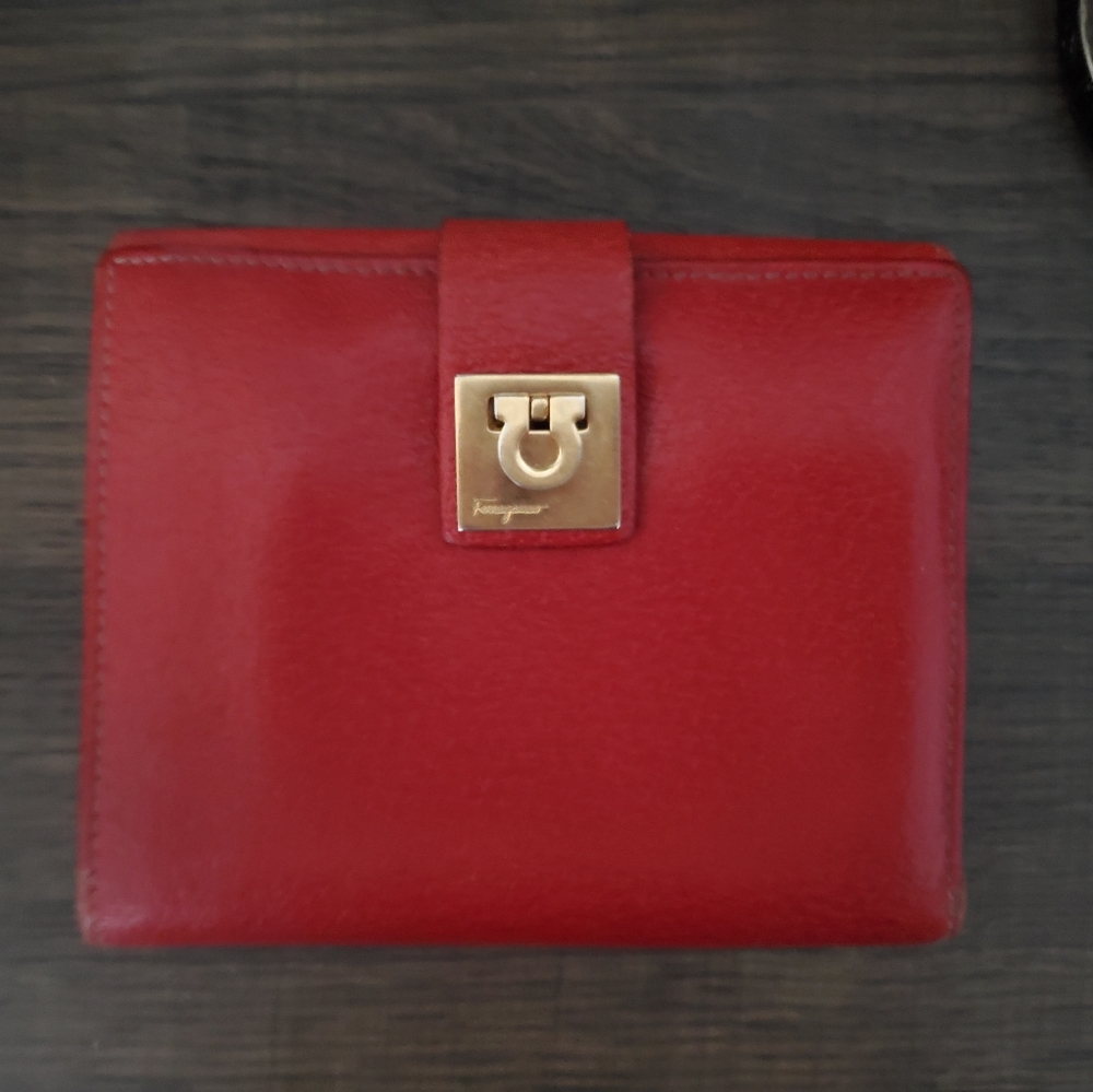Salvatore Ferragamo Womens Rosso French Wallet